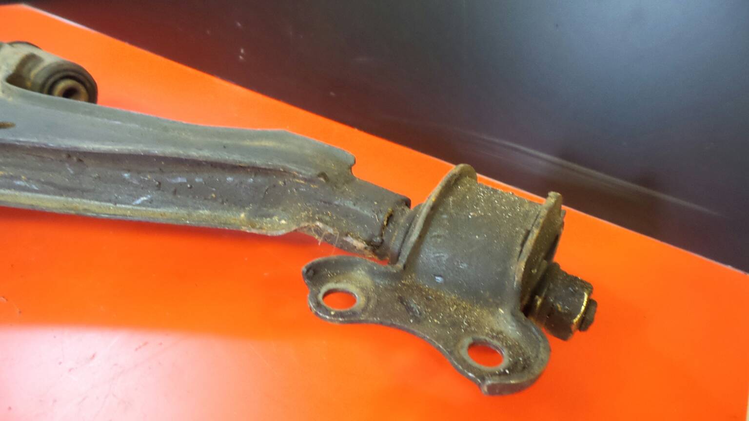 Bras de suspension Avant Droite HYUNDAI Coupé (RD) Imagem-1