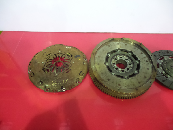 Volante motor TOYOTA Avensis Wagon (_T27_) Imagem-3