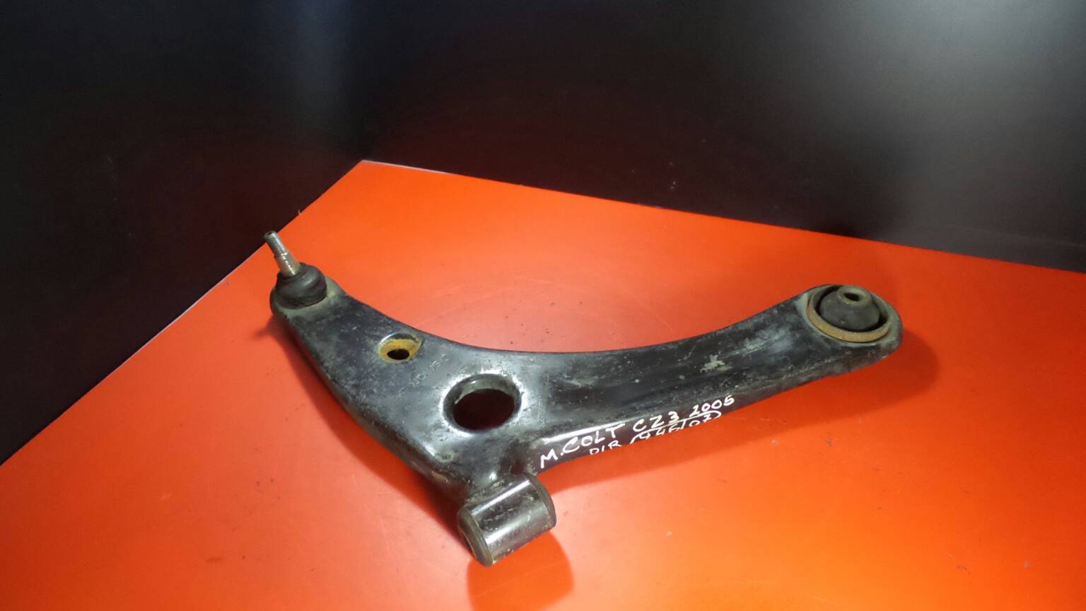 Bras de suspension Avant Droite MITSUBISHI Colt VI (Z3_A, Z2_A)