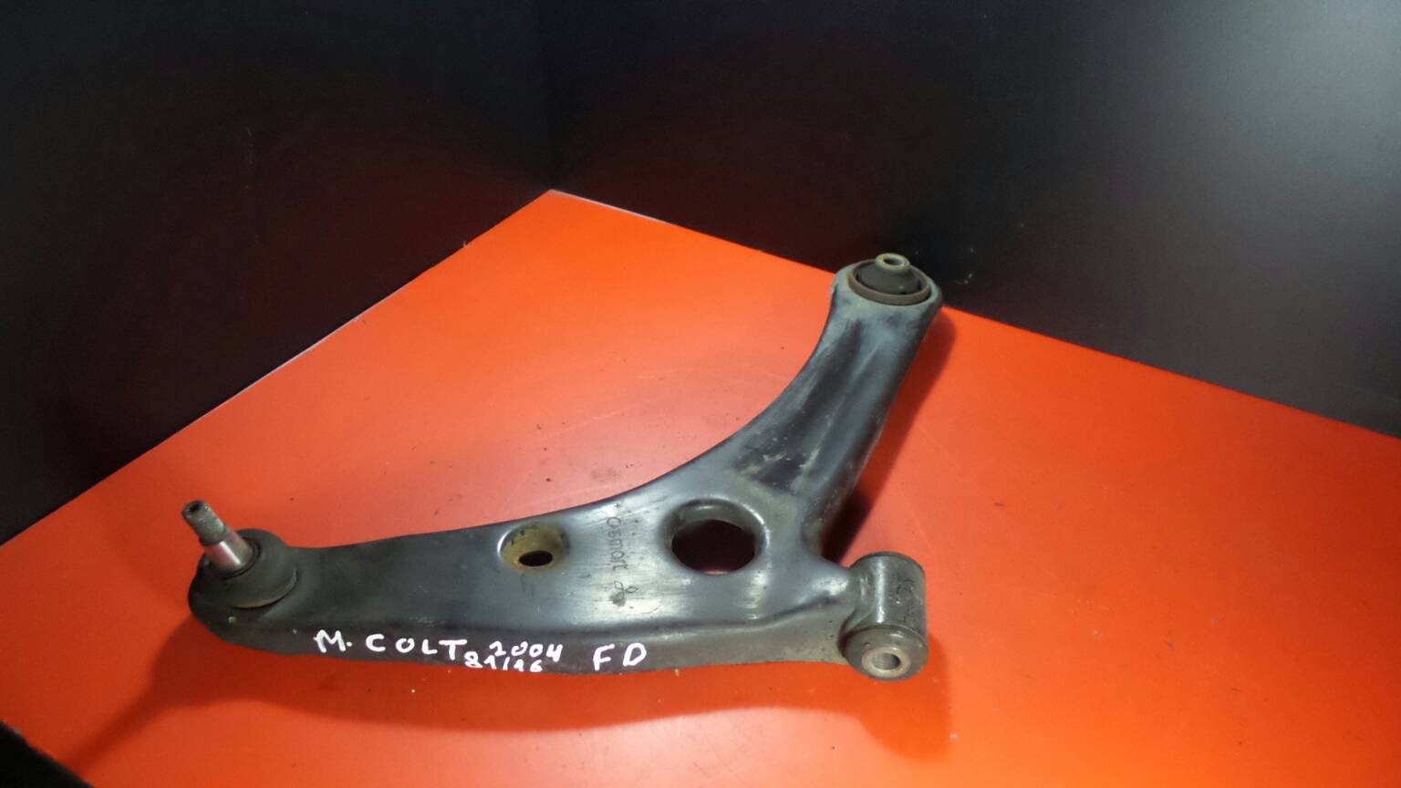 Bras de suspension Avant Droite MITSUBISHI Colt VI (Z3_A, Z2_A)