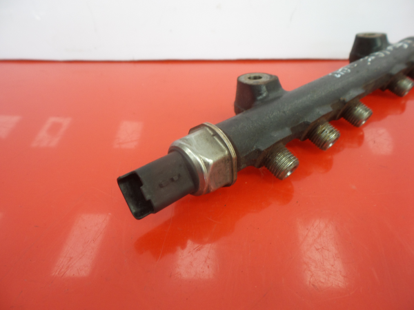 Fuel rail FORD Focus III Imagem-1