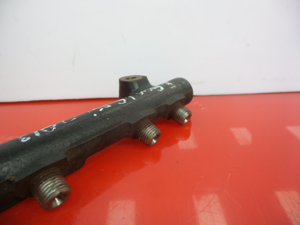 Fuel rail FORD Focus III Imagem-2