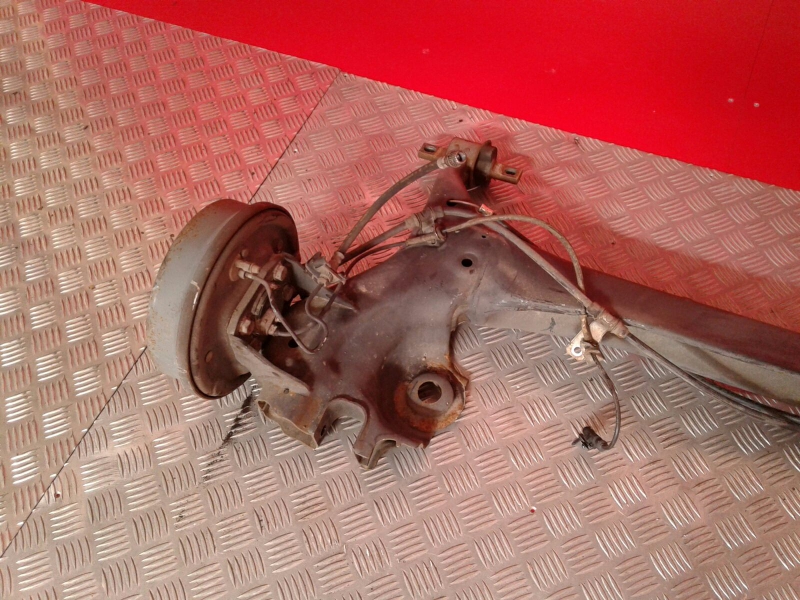 Essieu arrière à tambours MITSUBISHI Colt VI (Z3_A, Z2_A) Imagem-1