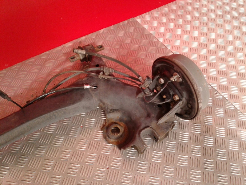 Essieu arrière à tambours MITSUBISHI Colt VI (Z3_A, Z2_A) Imagem-1