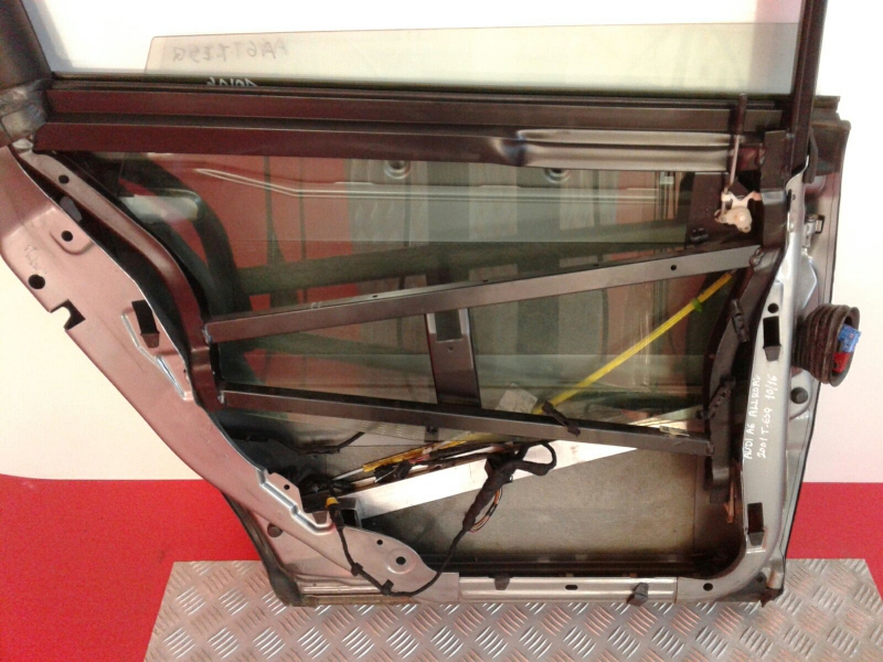 Porta trás esquerda AUDI Allroad (4BH, C5) Imagem-2