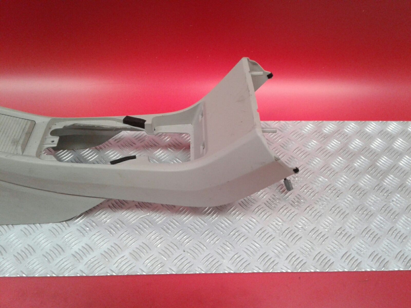 Consola central VOLVO V40 Hatchback Imagem-2