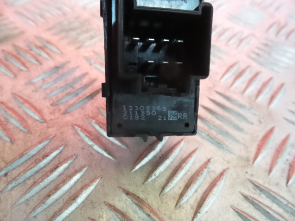Comando / botão / interruptor vidros trás esquerdo CHEVROLET Cruze (J300) Imagem-4