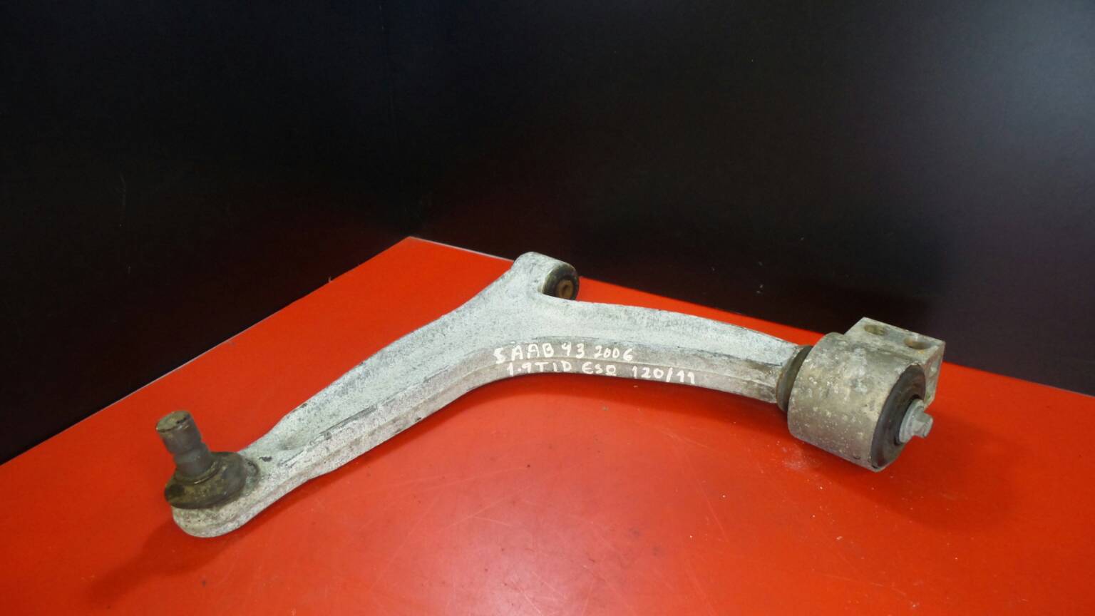 Braccio di sospensione anteriore sinistro SAAB 9-3 Station Wagon (YS3F)