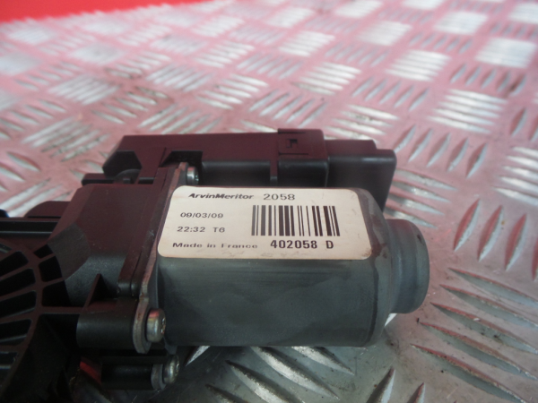 Motore alzacristallo posteriore destro KIA Ceed (ED) Imagem-6