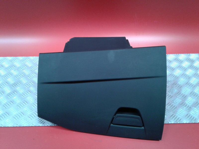 Glove Box / Compartment FORD Focus III