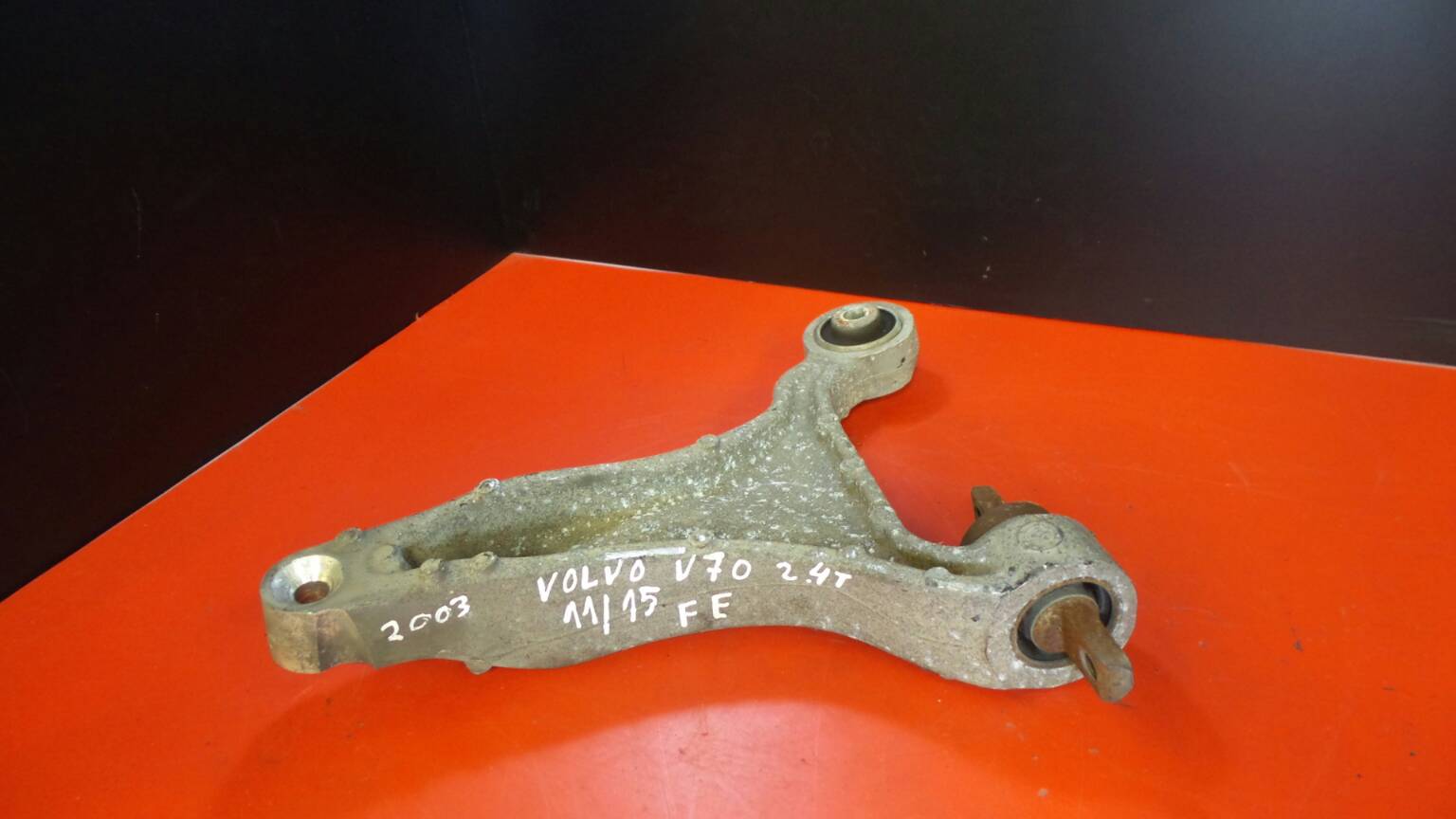 Braccio di sospensione anteriore sinistro VOLVO XC70 Cross Country