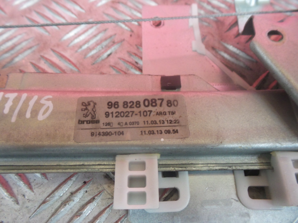 Lève-vitre arrière gauche PEUGEOT 3008 I (0U_) Imagem-4