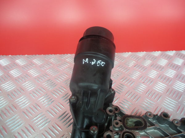 Cubierta / carcasa del filtro de aceite MERCEDES-BENZ Classe C (W204) Imagem-1