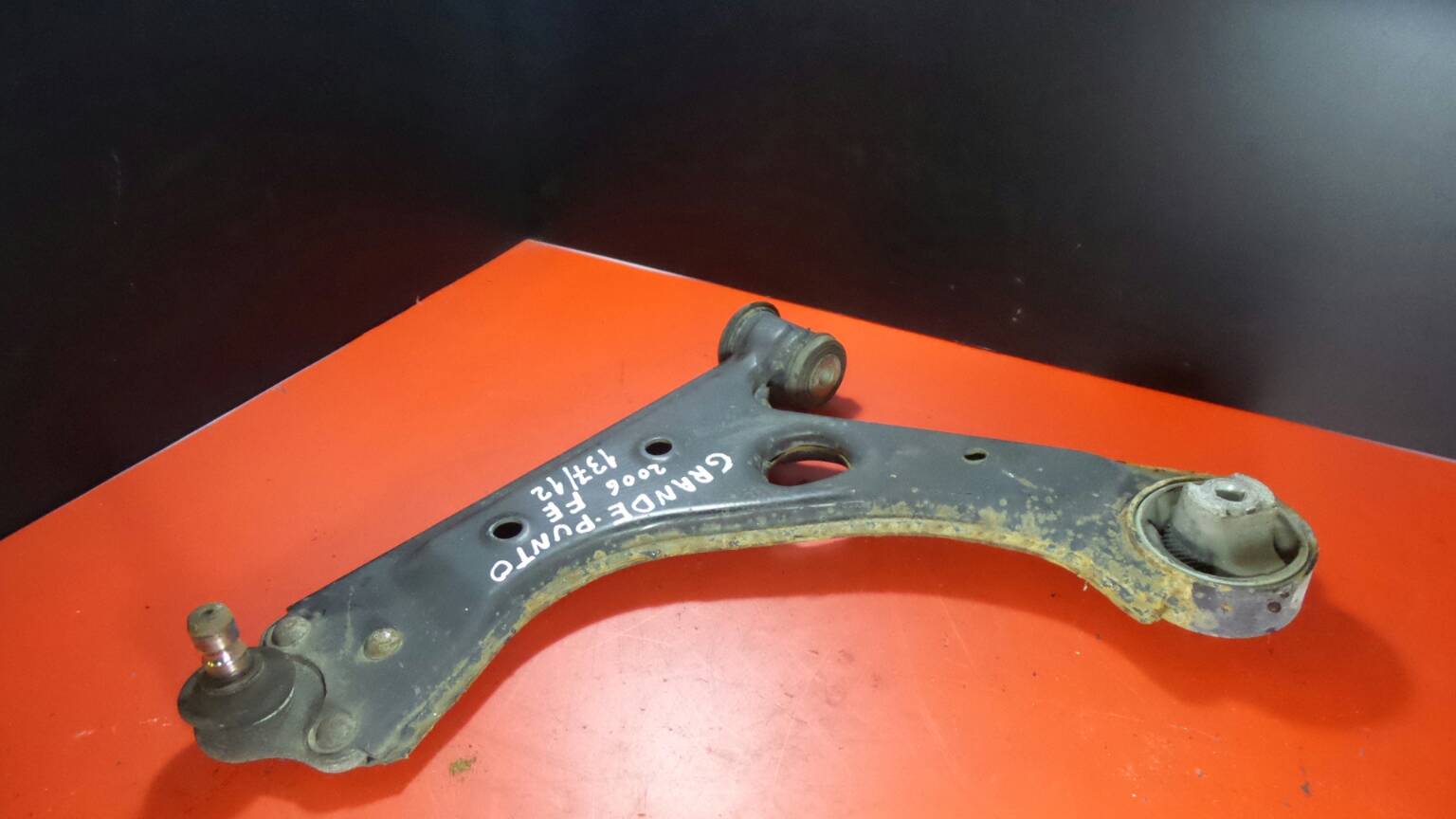 Bras de suspension Avant gauche FIAT Grande Punto (199_)