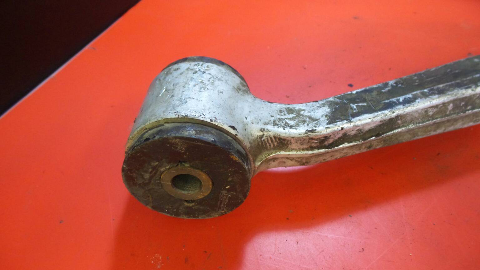 Bras de suspension Avant gauche MITSUBISHI Lancer VIII Sedan (CY_A, CZ_A) Imagem-2