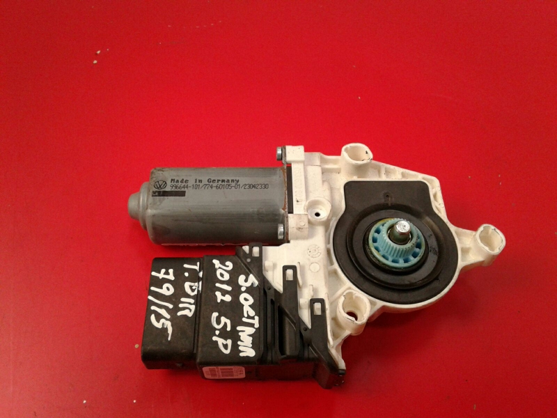 Motor vidro trás direito SKODA Octavia II Hatchback (1Z3)