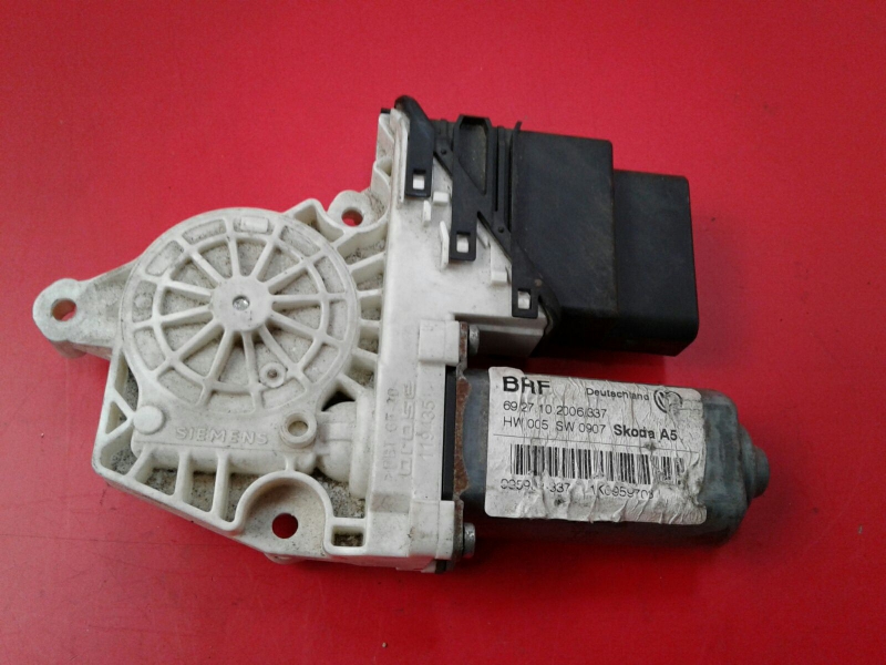 Motor vidro trás esquerdo SKODA Octavia II Hatchback (1Z3)