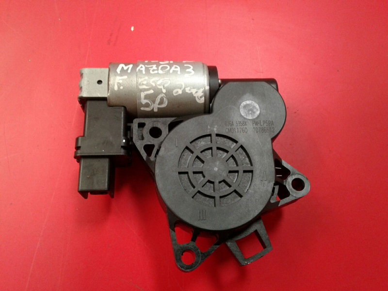 Motor vidro frente esquerdo MAZDA 3 (BK)