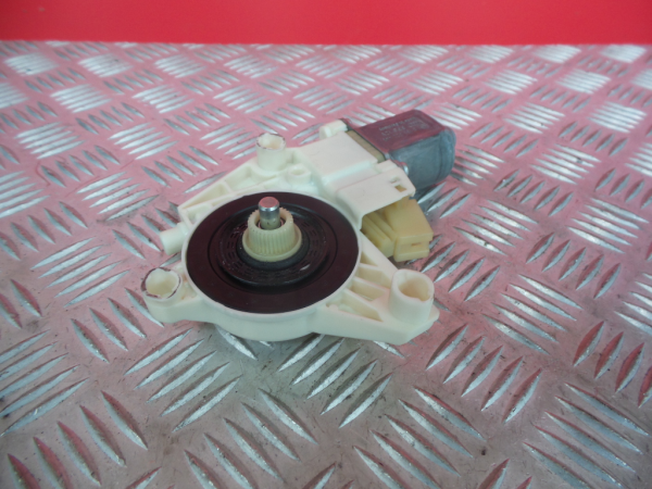 Moteur lève-vitre avant gauche MERCEDES-BENZ Classe C (W204)