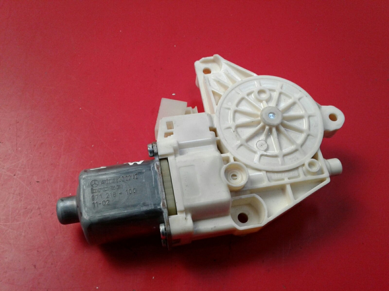 Moteur lève-vitre avant Droite MERCEDES-BENZ Classe C (W204)