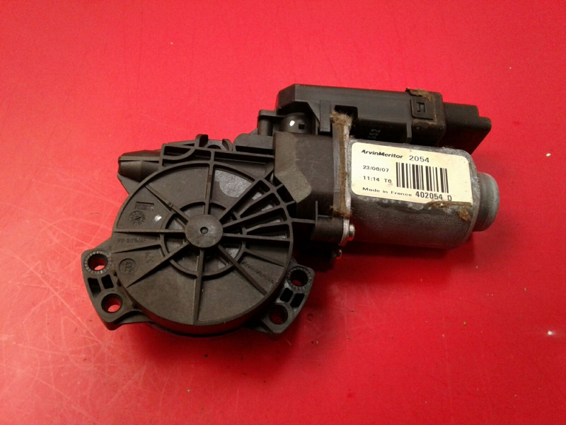 Motore alzacristallo anteriore destro KIA Ceed SW (ED) Imagem-1