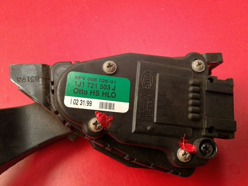Accelerator Pedal AUDI TT (8N3) Imagem-1