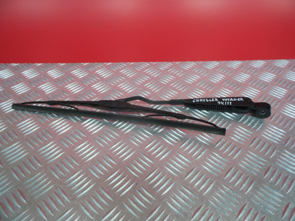 Brazo de limpiaparabrisas delantero derecho CHRYSLER Voyager IV (RG, RS)