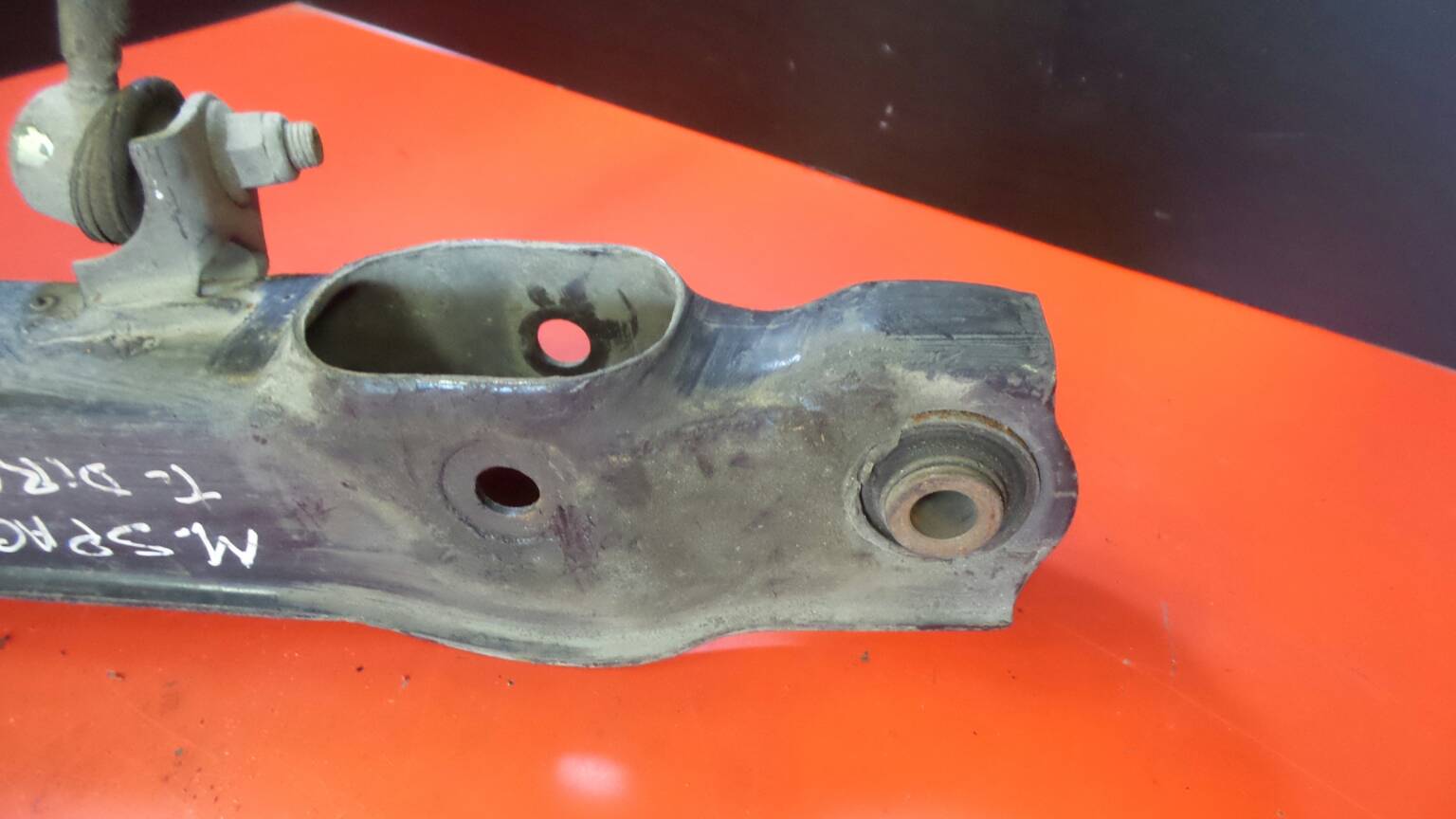 Bras de suspension arrière Droite MITSUBISHI Space Star Combi (DG_A) Imagem-1