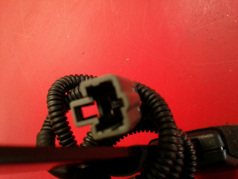 Cintura Pretensionatore anteriore destra KIA Ceed (ED) Imagem-1