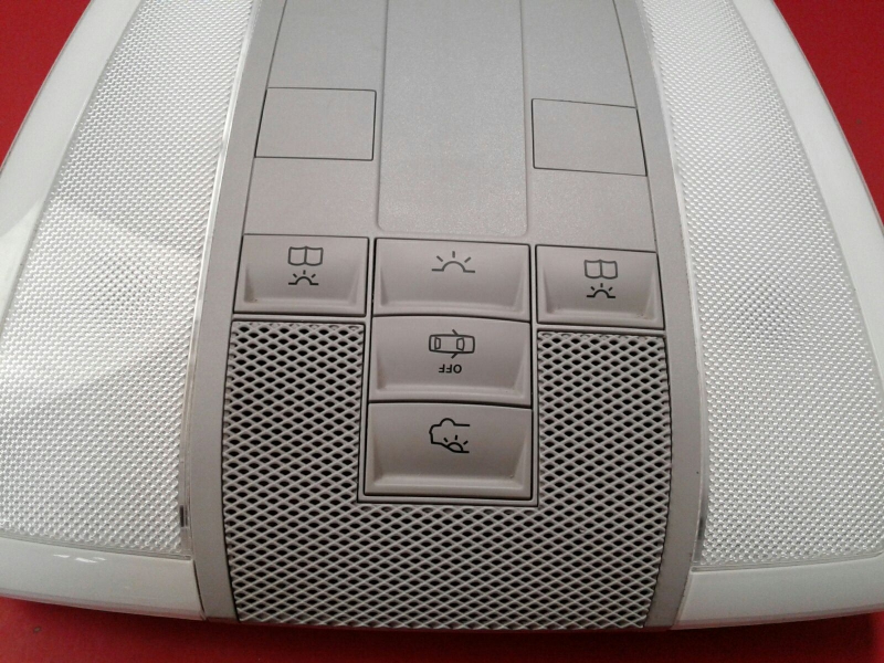Plafoniera anteriore MERCEDES-BENZ Classe C (W204) Imagem-1