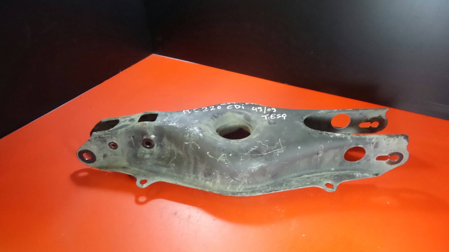 Brazo suspensión trasero izquierdo MERCEDES-BENZ Classe C (W204)