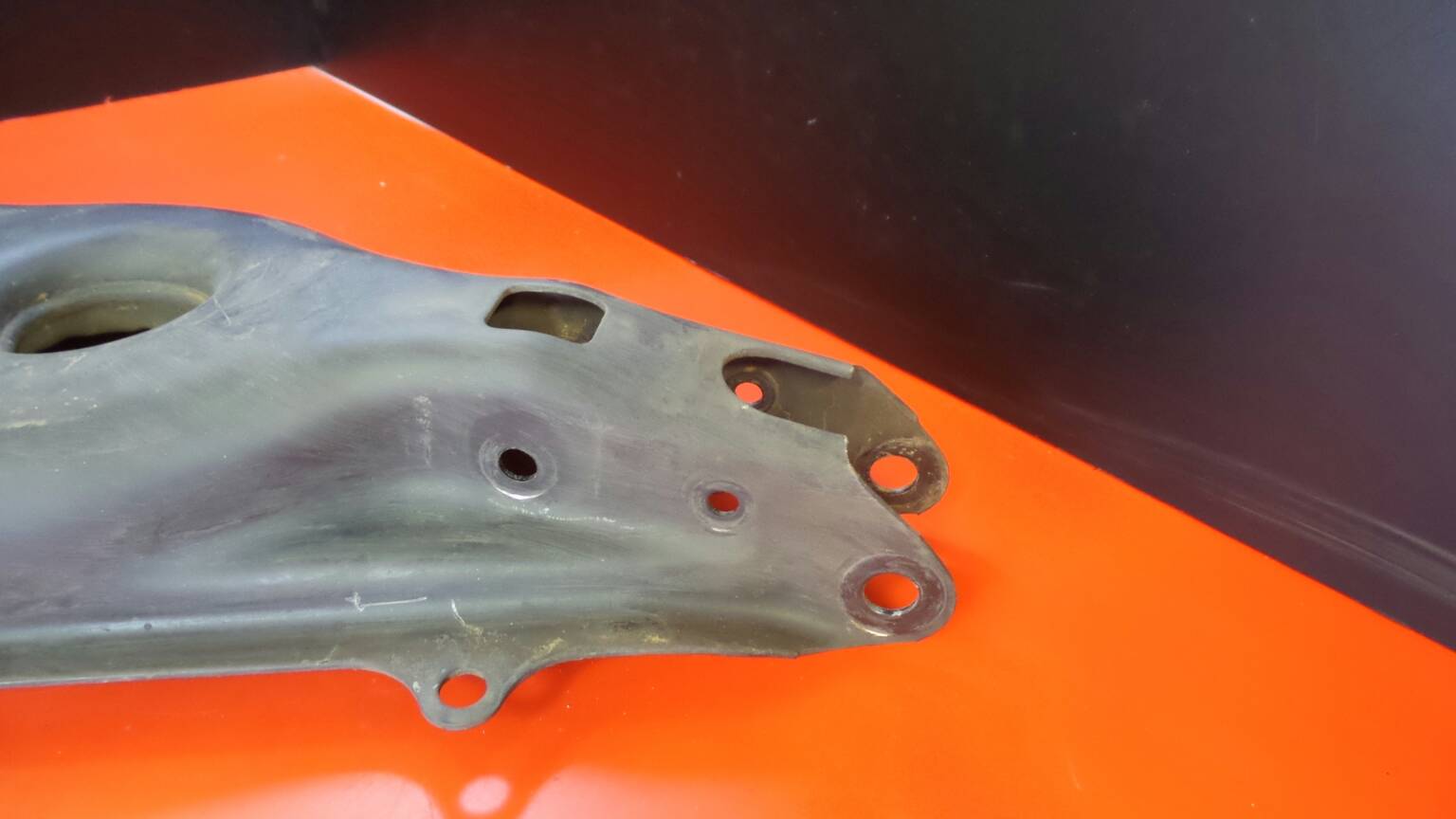 Brazo suspensión trasero izquierdo MERCEDES-BENZ Classe C (W204) Imagem-1