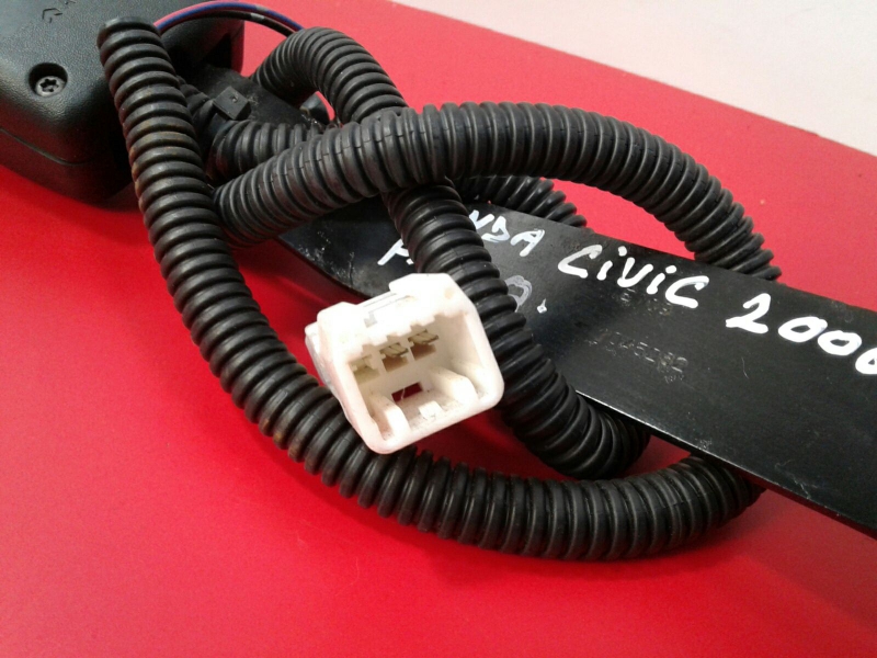 Prétensionneur de ceinture avant gauche HONDA Civic VIII Hatchback (FN_, FK_) Imagem-1