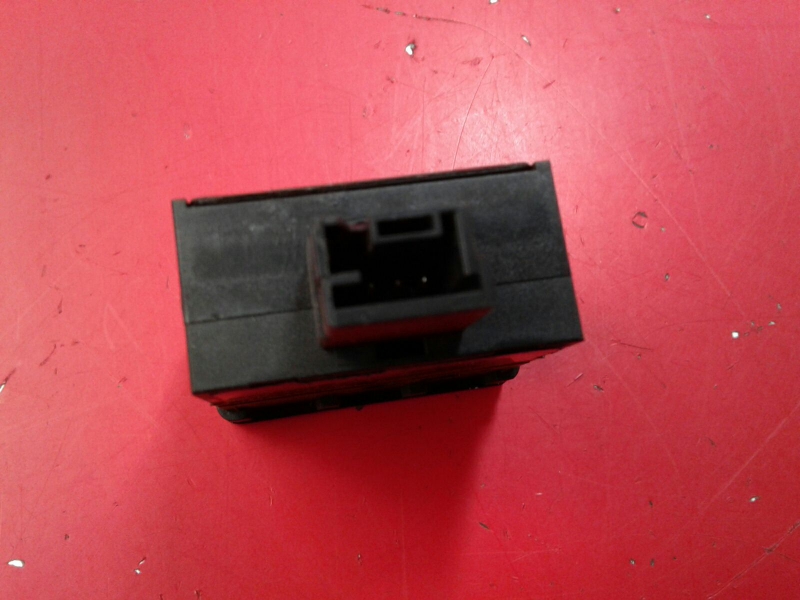 Botão / interruptor electromecânico / relé PEUGEOT 5008 I (0U_, 0E_) Imagem-1