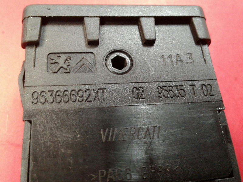 Botão / interruptor electromecânico / relé PEUGEOT 5008 I (0U_, 0E_) Imagem-2