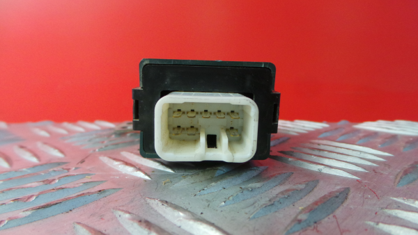 Botão / interruptor electromecânico / relé TOYOTA Dyna Chassis (KD_, LY_, _Y2_, _U3_, _U4) Imagem-2