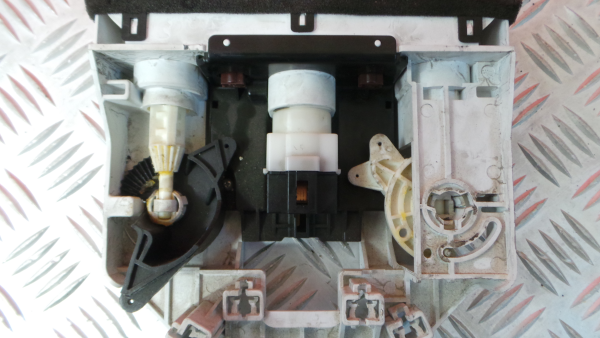 Commande chauffage MITSUBISHI Canter (FB7, FB8, FE7, FE8) VII Imagem-2