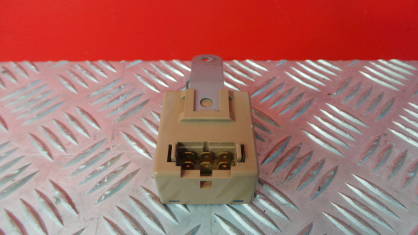 Bouton / interrupteur électromécanique  MITSUBISHI Canter (FB7, FB8, FE7, FE8) VII