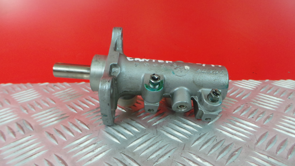 Pompe hydraulique du système de freinage MITSUBISHI Canter (FB7, FB8, FE7, FE8) VII