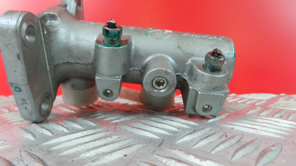 Pompe hydraulique du système de freinage MITSUBISHI Canter (FB7, FB8, FE7, FE8) VII Imagem-1