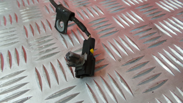 Capteur ABS avant Droite MITSUBISHI Fuso Imagem-1