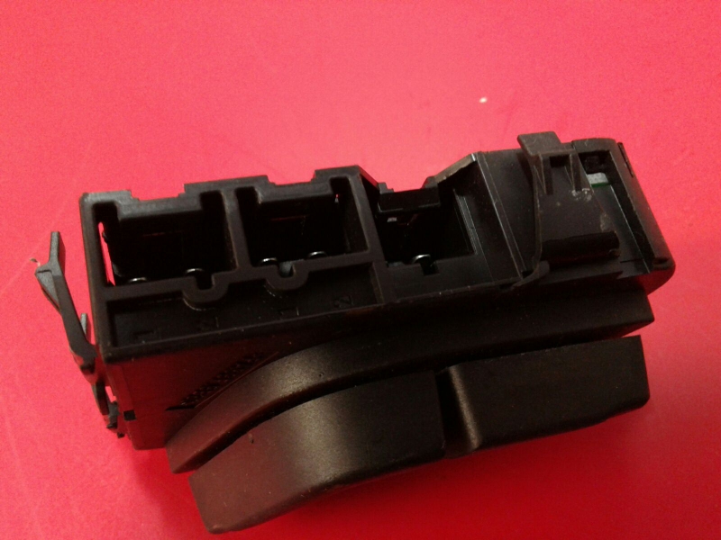 Electromechanical switch  MERCEDES-BENZ Classe C (W204) Imagem-3