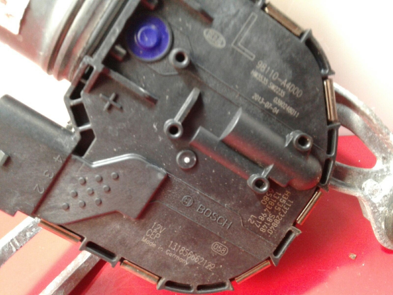 Motore tergicristallo anteriore KIA Carens IV Imagem-1