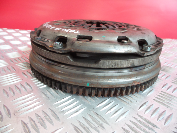 Volante motor TOYOTA Avensis Wagon (_T27_) Imagem-2