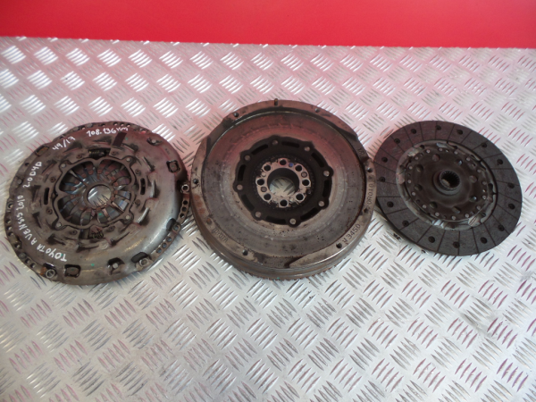 Volante motor TOYOTA Avensis Wagon (_T27_) Imagem-3