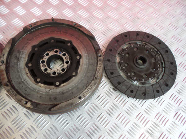 Volante motor TOYOTA Avensis Wagon (_T27_) Imagem-5