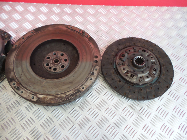 Volante motor MITSUBISHI Canter (FB7, FB8, FE7, FE8) VII Imagem-5