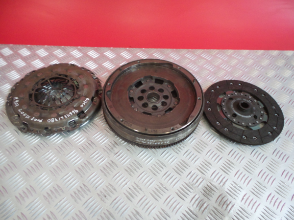 Volante motor PEUGEOT 407 SW (6E_) Imagem-3