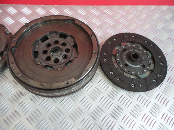 Volante motor PEUGEOT 407 SW (6E_) Imagem-5