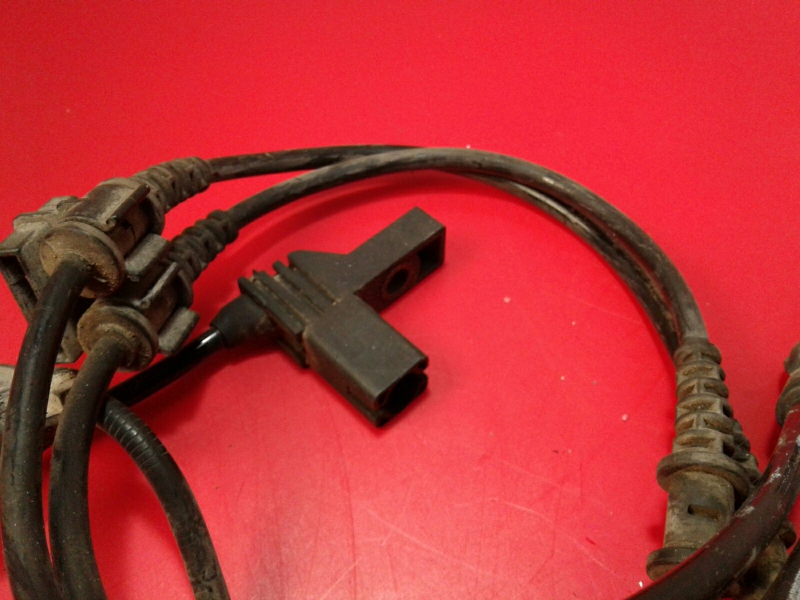 Right front ABS sensor MERCEDES-BENZ Classe C (W203) Imagem-1